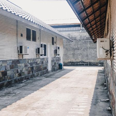 레드도어즈 니어 시르쿠이트 센툴 호텔 보고르 외부 사진